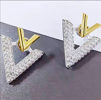 Vermira AV Shape Earrings Set